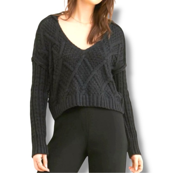 Free People Sweaters - Free People Black/Navy V-Neck Cable Knit Cropped Long Sleeve Sweater With Collar